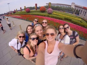 Alyssa Scherr and her TCU classmates posing for a selfie during a day trip to Tianjin.