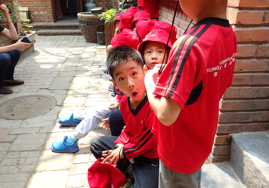Students in the courtyard, hutong scarvenger hunt