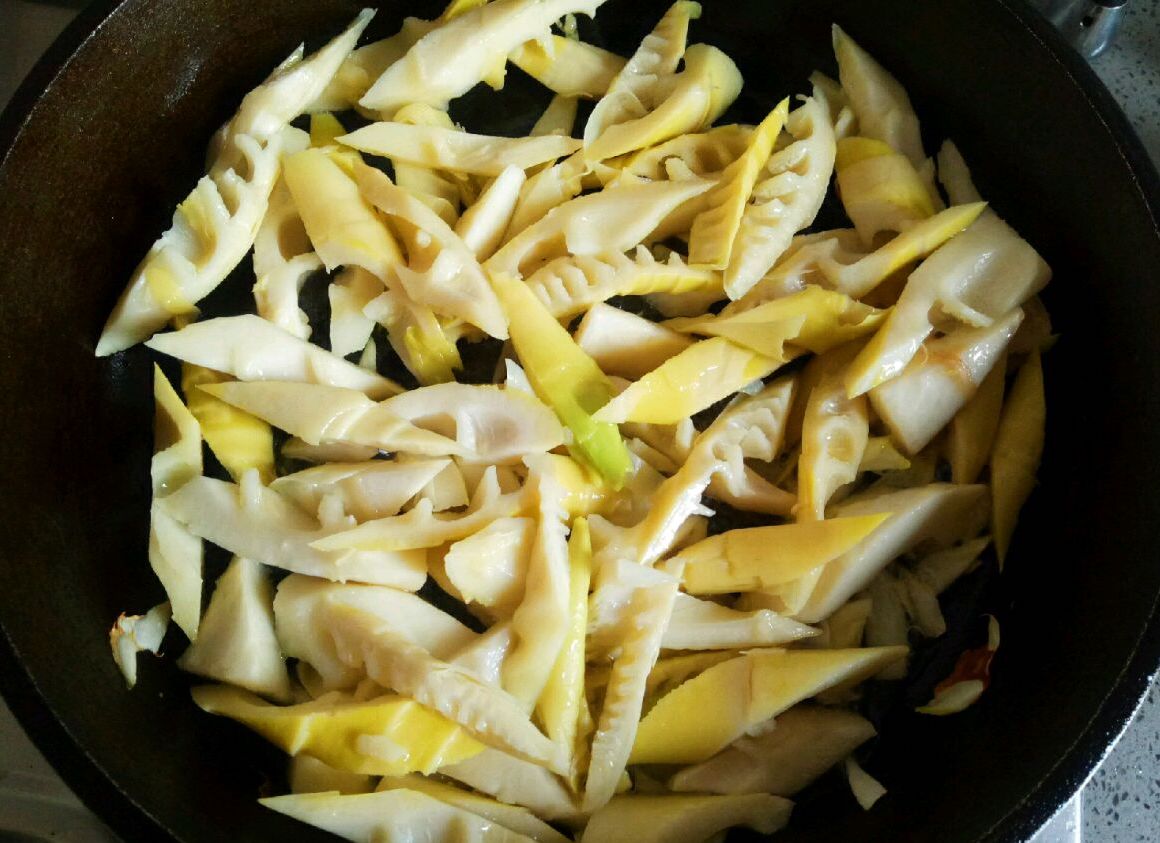 Braised Spring Bamboo Shoots 油焖春笋 Yóu mèn chūnsǔn The Hutong